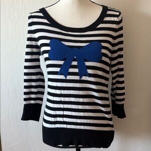 Rue 21 black white bow Sweater top - Size Large